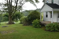 Five W Ranch -Sugar Hill Farm location- Private, Five Minutes From Downtown!