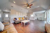 Sunshine Stay! 3bed/2bath home with POOL & GAME ROOM! Sleeps 10