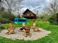 "Family Cabin: Hot Tub, Golf, Games, Sunset, Pet