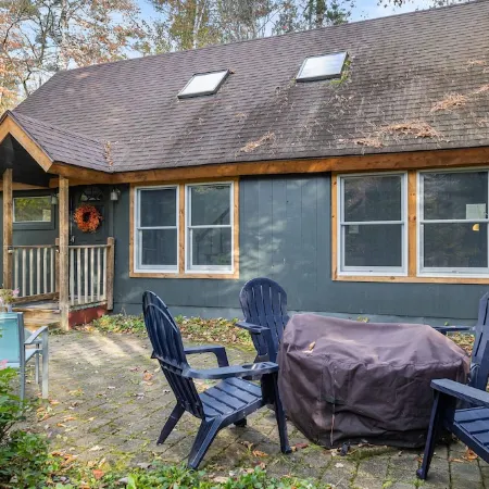 Relaxing Retreat: 7 mins to both Mountain and Village: Ski, Bike, Hike & Unwind