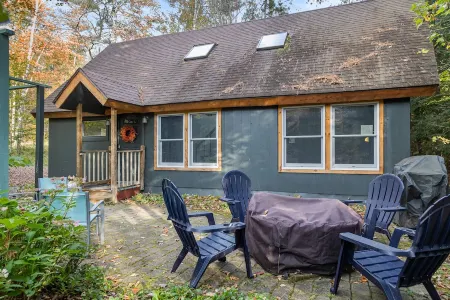 Relaxing Retreat: 7 mins to both Mountain and Village: Ski, Bike, Hike & Unwind