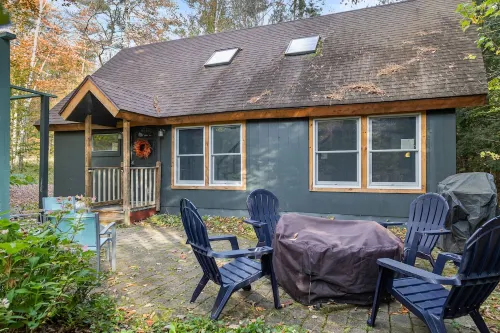 Relaxing Retreat: 7 mins to both Mountain and Village: Ski, Bike, Hike & Unwind