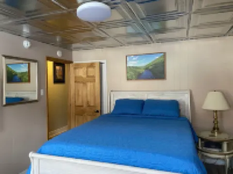 Spacious 3 Bedroom, 2 Bath Apartment-historic Jim Thorpe, large patio & balcony