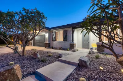 Stunning House W/ Karaoke, Pool, Hot Tub, Games Hotel dekat Indian Palms Country Club & Resort