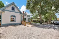 Waterfront Storybook Studio in Stuart Hotels near Ground Floor Farm