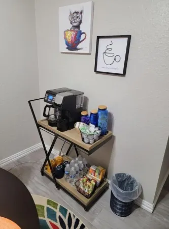 Cozy Condo near restaurants and shopping.