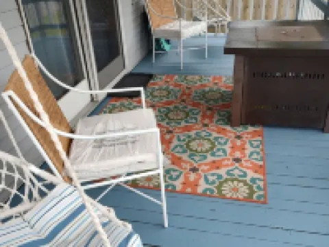 Bright Beautiful beach theme home walking distance to Lake Michigan & downtown! Hotels in Manistee