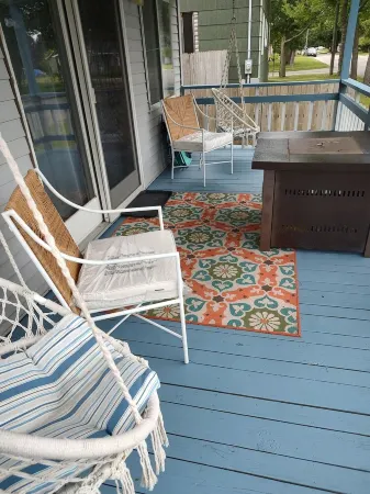 Bright Beautiful beach theme home walking distance to Lake Michigan & downtown!