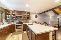 Fully Remodeled 2Bed + Loft, 3Bath 1,857sf  Mammoth Condo