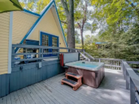 Three A-frame Cabins, a provate Pond, row boats!