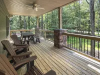 Ledgestone Lodge, Private Chalet for Large Group and Family Gatherings near JFBB