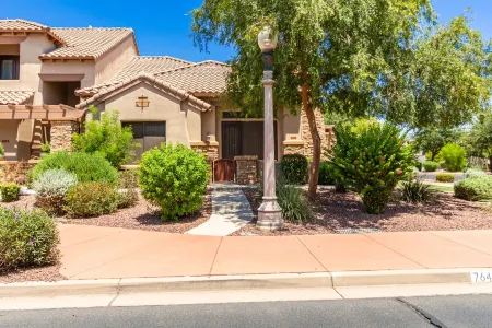 Walk to the Wigwam from this charming single-level condo!