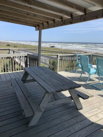 Poseidon beachfront sleeps 6