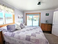 Cozy, Pet-Friendly Farm Perfect for Family Christmas and Winter Sledding Fun