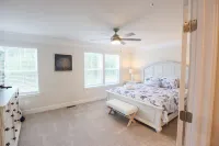 Newly Built Townhome Near Ocean City Beaches & Attractions Explore OC附近的飯店