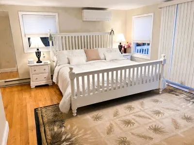 Beautiful 3 bedroom house by the ocean Отели рядом с достопримечательностью «Фэрхейвен Коммонс»