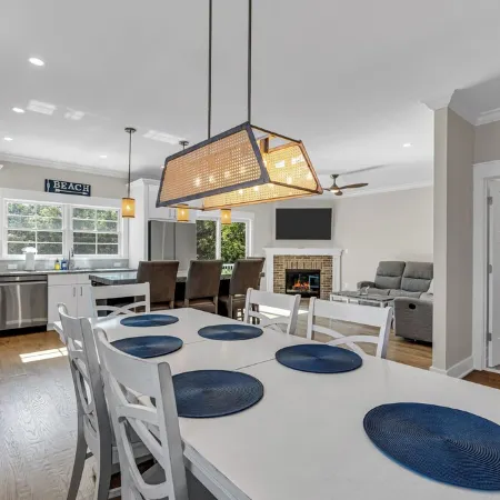 1 Block 2 Beach, Steps to Town, Linens/towels incl