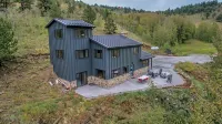 Off Grid Mountain Retreat w/ Amazing Views