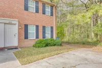 Beautiful 2 bedroom home located by Airport
