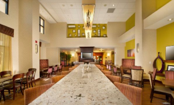 Hampton Inn & Suites San Antonio-Airport