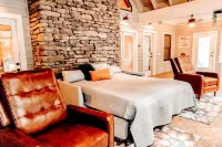 Newly Renovated White River Retreat, Breathtaking Views of the River, Sleeps 18