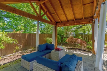 Cozy Lilly Cottage in Salem