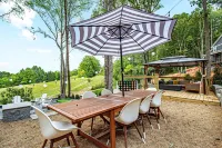 Boho-Chic Retreat near Asheville. Outdoor Fun, Hot Tub, Sauna, Firepit. Hotels near Lake Powhatan Recreation Area & Campground