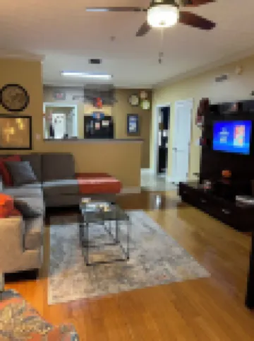 Auburn First Floor Condo. Walking Distance To Jordan Hare and Auburn Arena