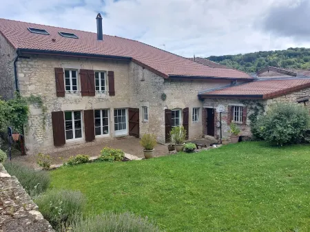 Charmante Maison de Campagne à Côté du lac de Madine Отели в г. Meuse
