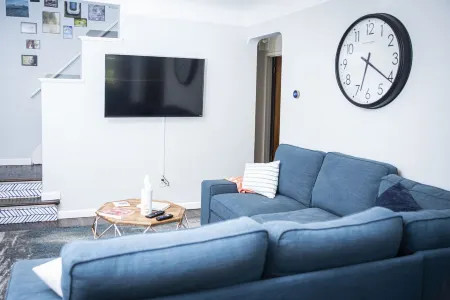 Château College Hill - Close to Bengals Stadium + Brink Brewing  (Pet Friendly) Отели рядом с достопримечательностью «Уинтон Вудс»