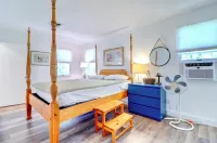 ONLY A 7 MINUTE WALK TO THE BEACH!