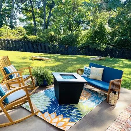 Luxury cottage with hot tub, game and movie room, coffee bar, King bed & robes!