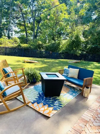 Luxury cottage with hot tub, game and movie room, coffee bar, King bed & robes!