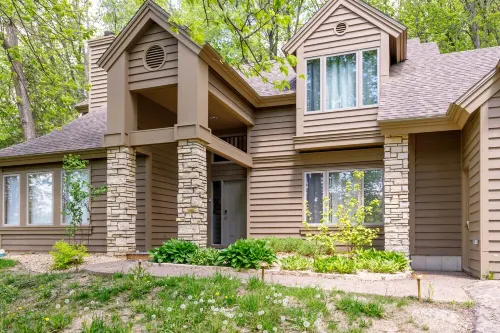 Private 3BR/2BA Territory Home Nestled in the Trees