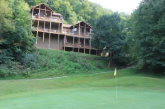 Large Mountain Condo in Gated Golf Resort, Washer & Dryer, Golf Course View!