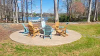 Quiet lake getaway offering R&R with 2 electric bikes and optional sunset cruise Hotels in Lake Norman of Catawba