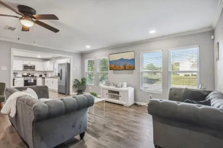 5BR w/ Gameroom & 1K WiFi - Med Ctr, Downtown, NRG - Sleeps 15 Отели рядом с достопримечательностью «Хьюстонский университет»