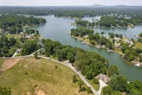 New Listing! Lakefront Cabin | Lake Norman | Sleeps 10 | Large Deck | Kayaks!