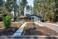 Westside Bend: Walk to Eateries & Downtown! Hotels near City Thrift