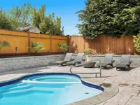 Luxury 8 beds Villa with Private Heated Pool & Resort Amenities Hotels in Edmonds