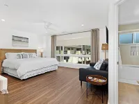 NEW! Modern Coastal New-Build Home With Private Beach Access in Gated Community Hotel di Solana Beach