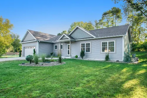 Great Location! Notre Dame few minute drive- Newer house- sleeps 12