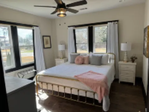 2-bedroom vacation home just a two minute walk to downtown