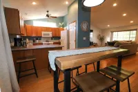 5 Bedroom Lincoln Home 10 Minutes from Downtown