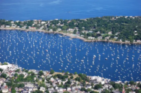 Modern Condo in Historic Marblehead, Walk everywhere, Parking, A/C, Deck & Grill