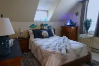 Cozy family-friendly cottage on beautiful Shining Sea bike trail