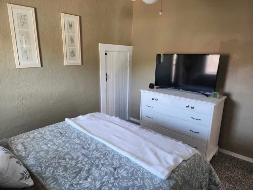 Cozy family friendly home nestled in the bluffs just steps from the Mississippi! Hotel di Mendon