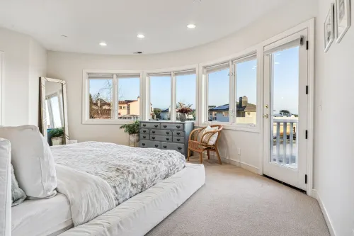 Relaxing Home – ocean views w/hot tub, & short walk to beach!