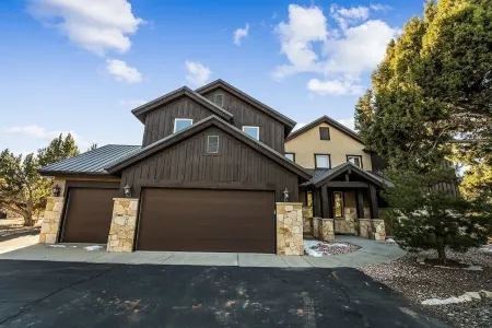 Zion Views- East Rim Lodge+ Resort Access Отели рядом с достопримечательностью «Checkerboard Mesa»