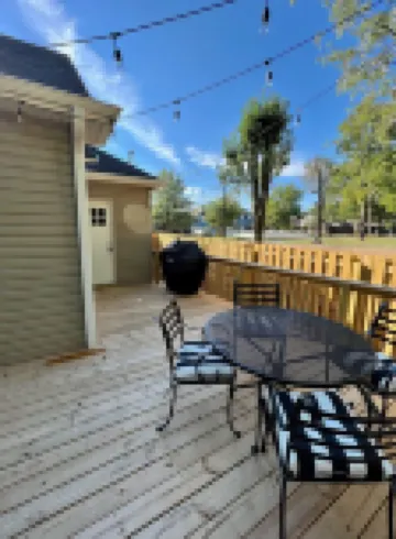 Cute & Cozy Downtown Cottage - Biking, Burgers, & Trails nearby